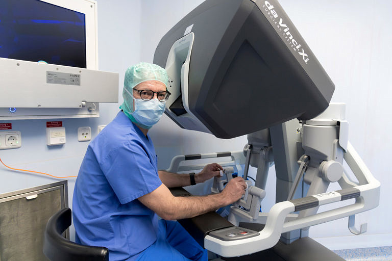 Robotic technology for very high precision